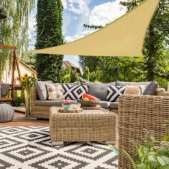 Quechua Promos Boutique -Quechua Promos Boutique aktive garden store dombrage triangulaire couleur creme 1